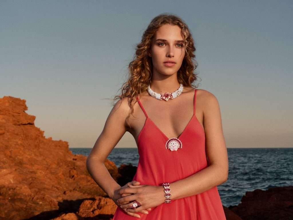 مجموعة L'Île Au Au Trésor من فان كليف أند آربلز هي رحلة عبر الأسطورة والإتقان
