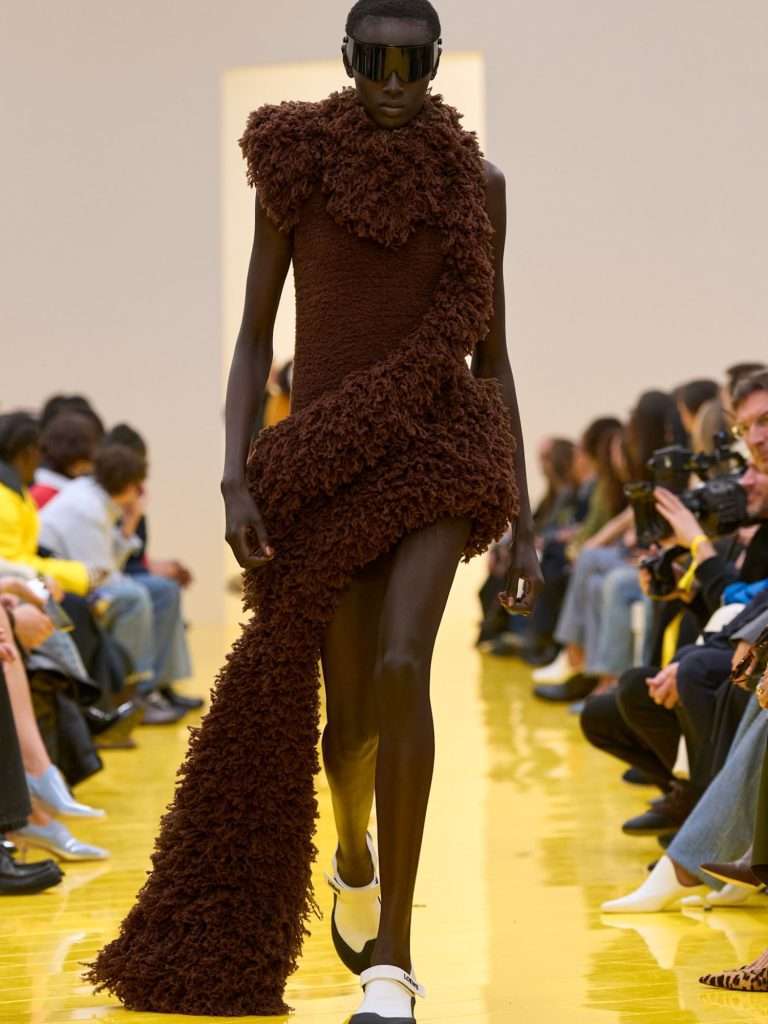Chocolate Brown Trend, Loewe