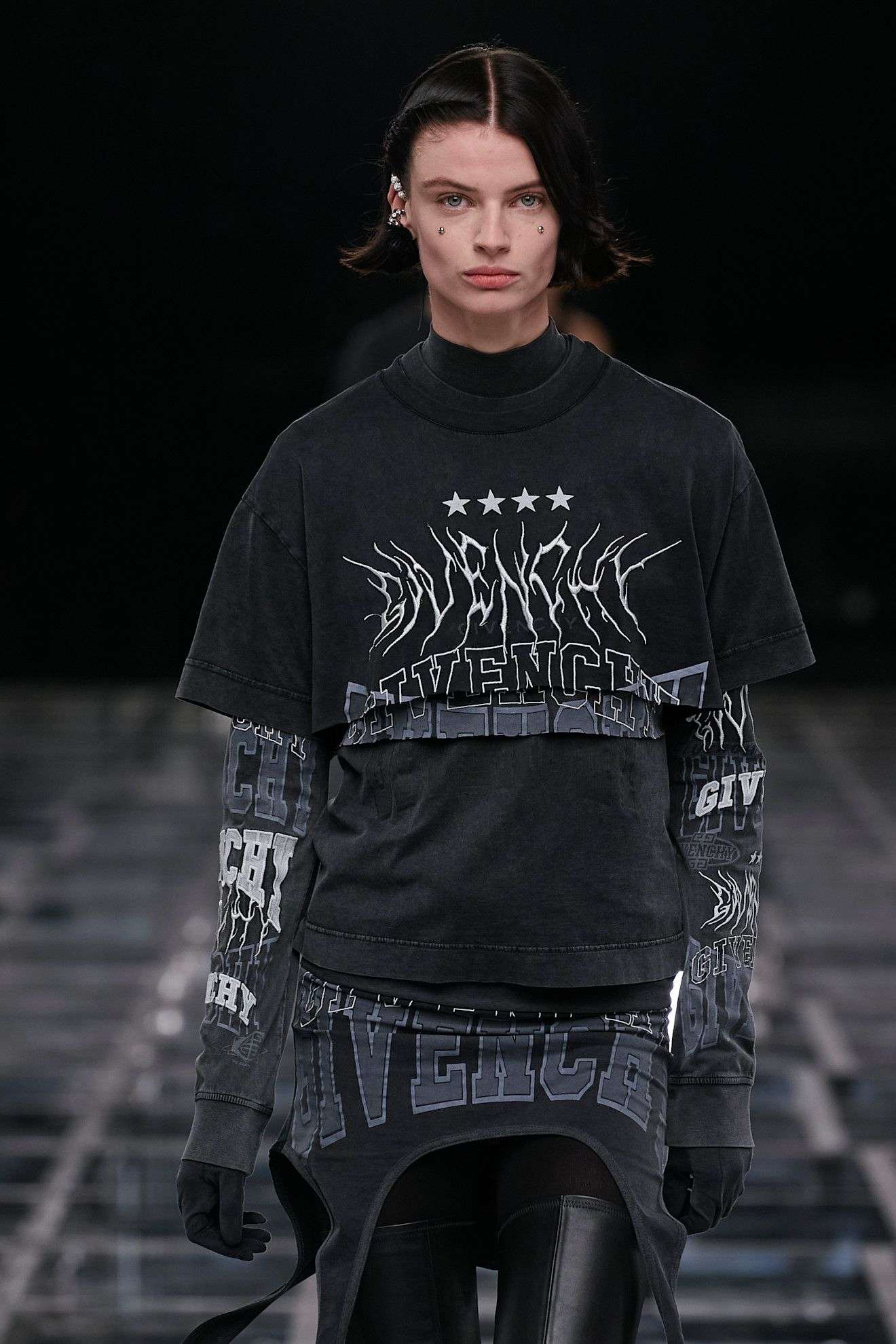Givenchy F22 002a.jpg